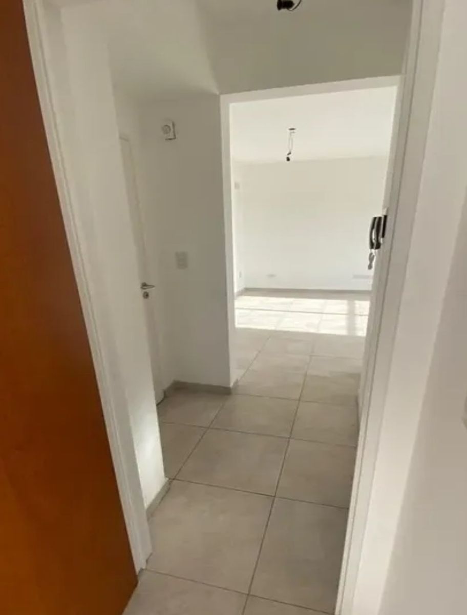 Departamento dos ambientes,terraza y cochera propia - 6