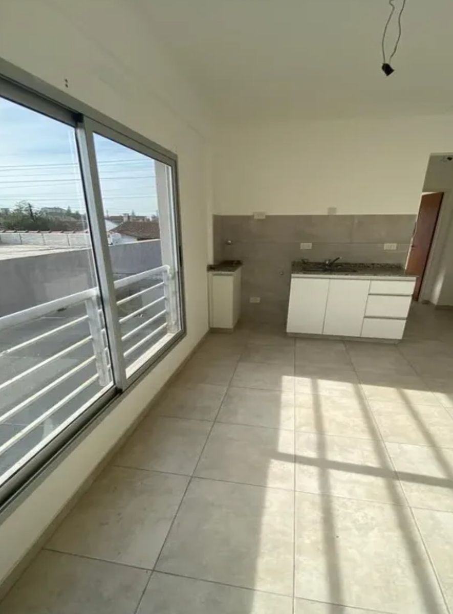 Departamento dos ambientes,terraza y cochera propia - 7
