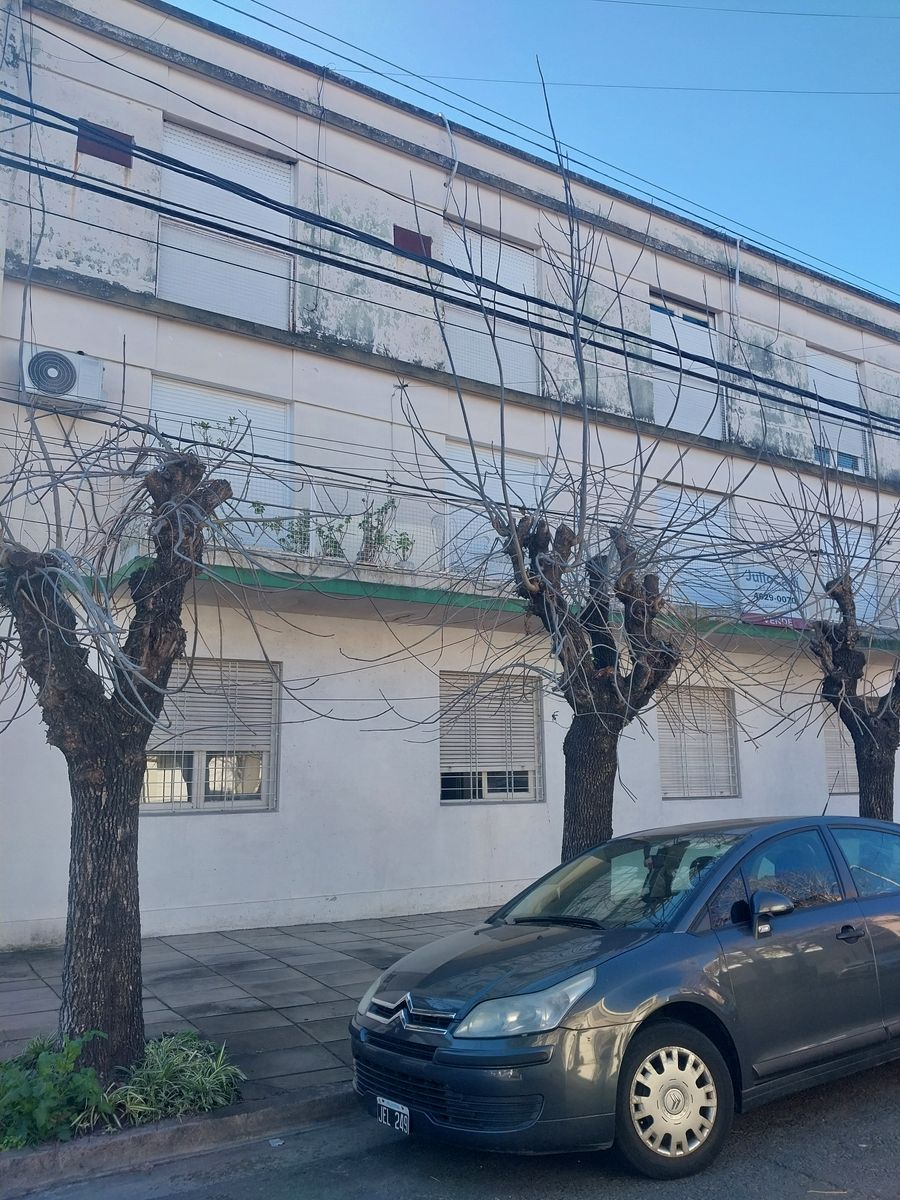 Castelar Centro 4 ambientes amplios, viví con espacio - 1