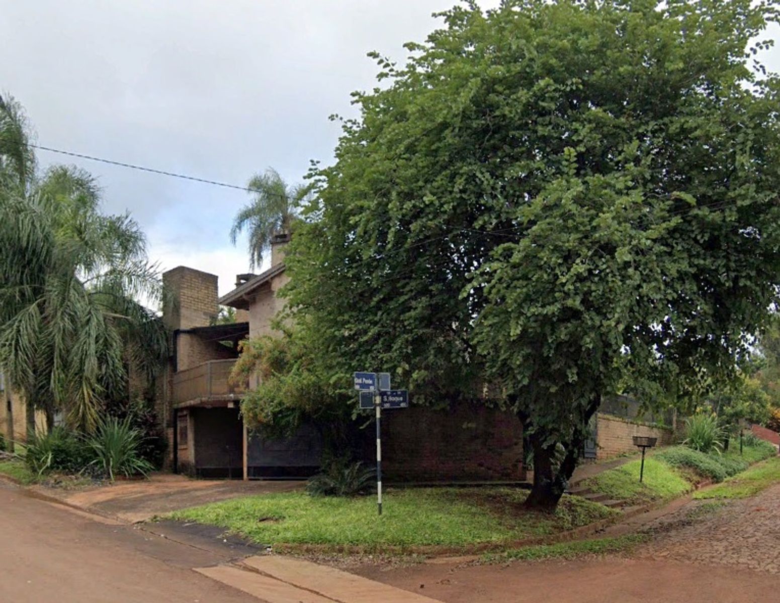Casa 4 Dormitorios En Venta Barrio Docente Oberá Esquina - 1