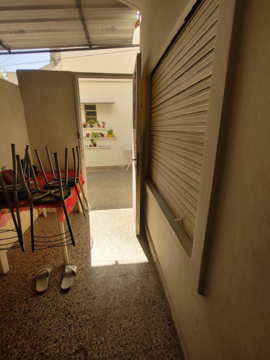 CASA DE TRES AMBIENTES AMPLIA, REFORMADA A NUEVO. CON DEPTO — foto 12