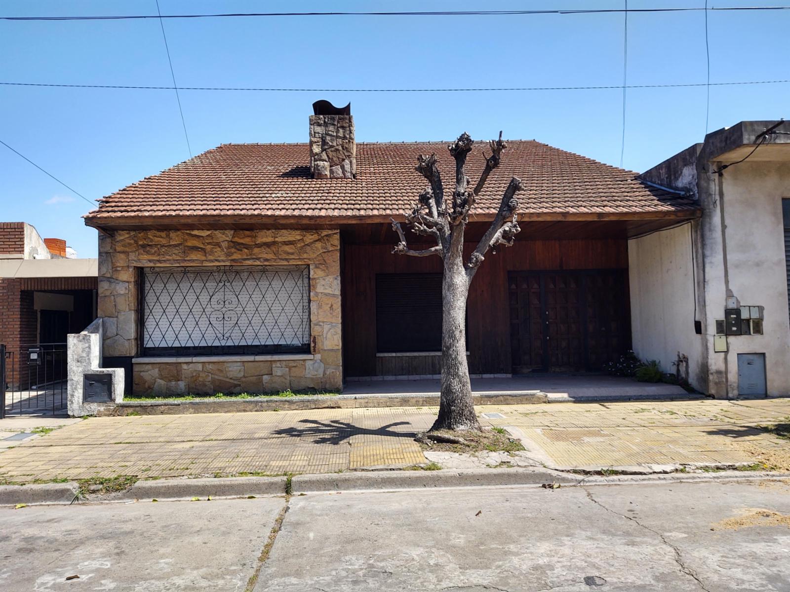 CASA EN VALOR LOTE EN PALOMAR - ATENCIÓN CONSTRUCTORES