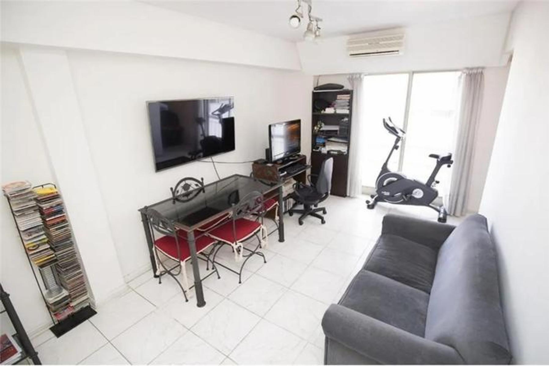 Departamento de 2 ambientes en Floresta.