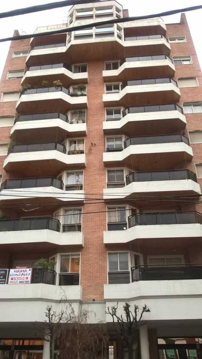 Penthouse en semipiso de 4 ambientes con cochera