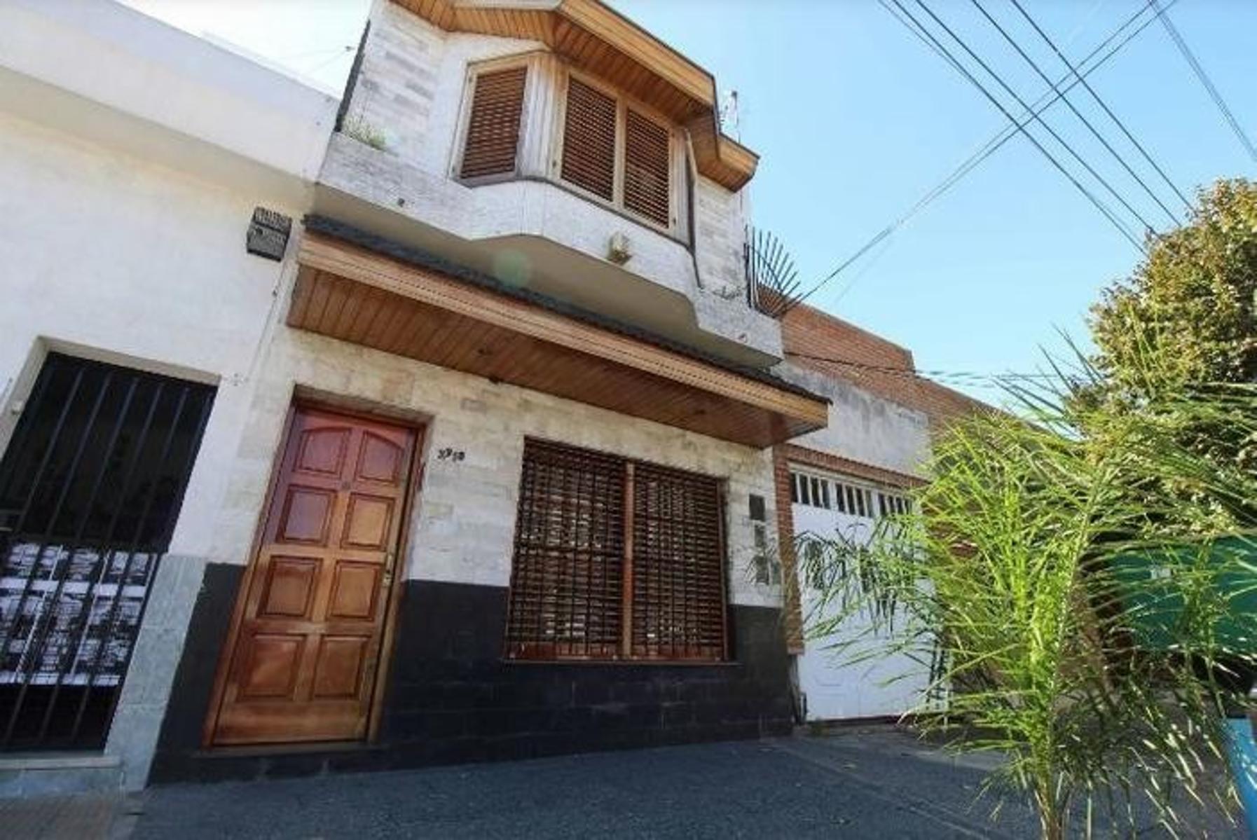 Ph tipo CASA en 3 plantas sobre lote de 152 M2