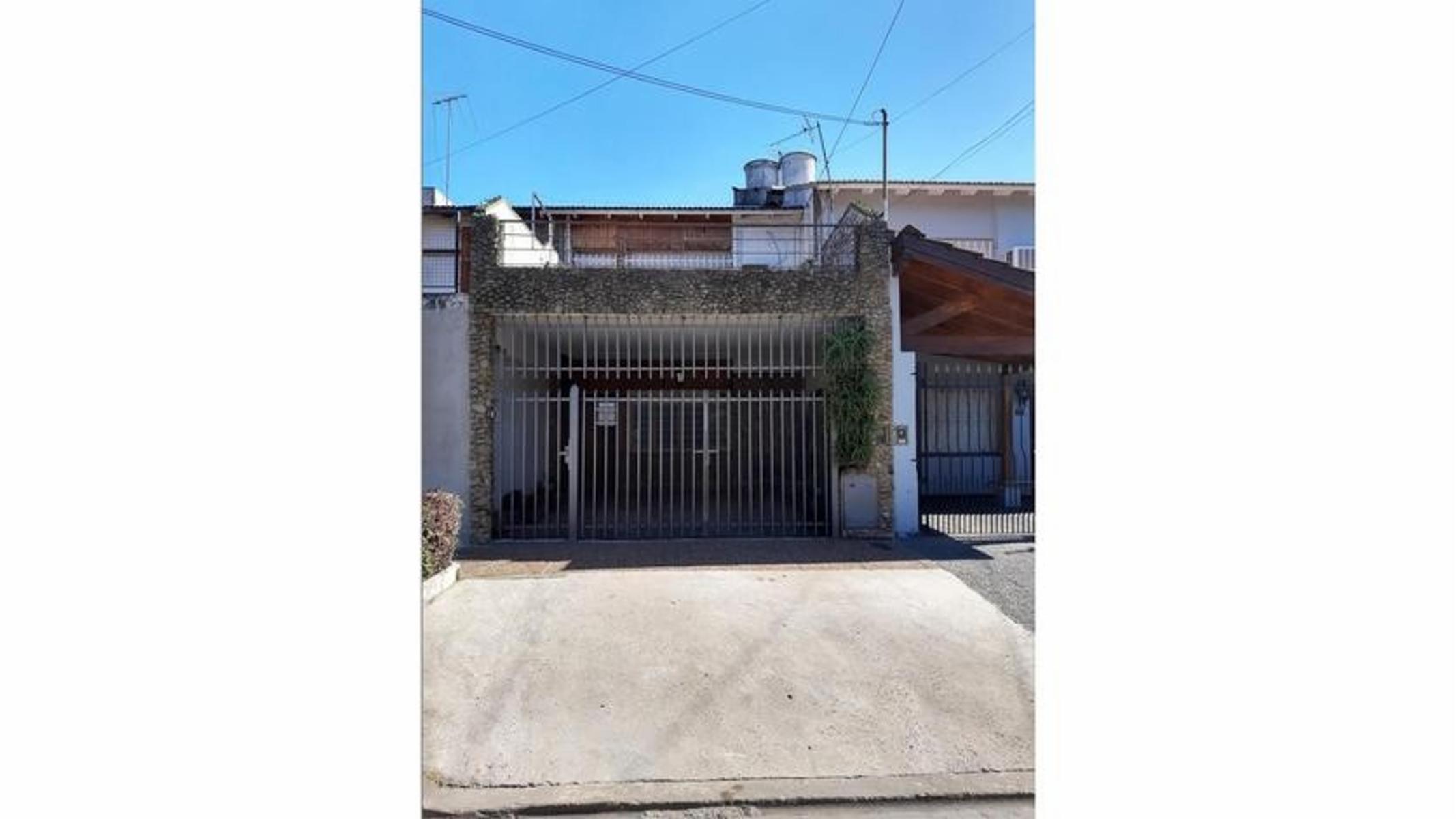 CASA 3 AMB. C/ DEPENDENCIA, PATIO Y COCHERA DOBLE
