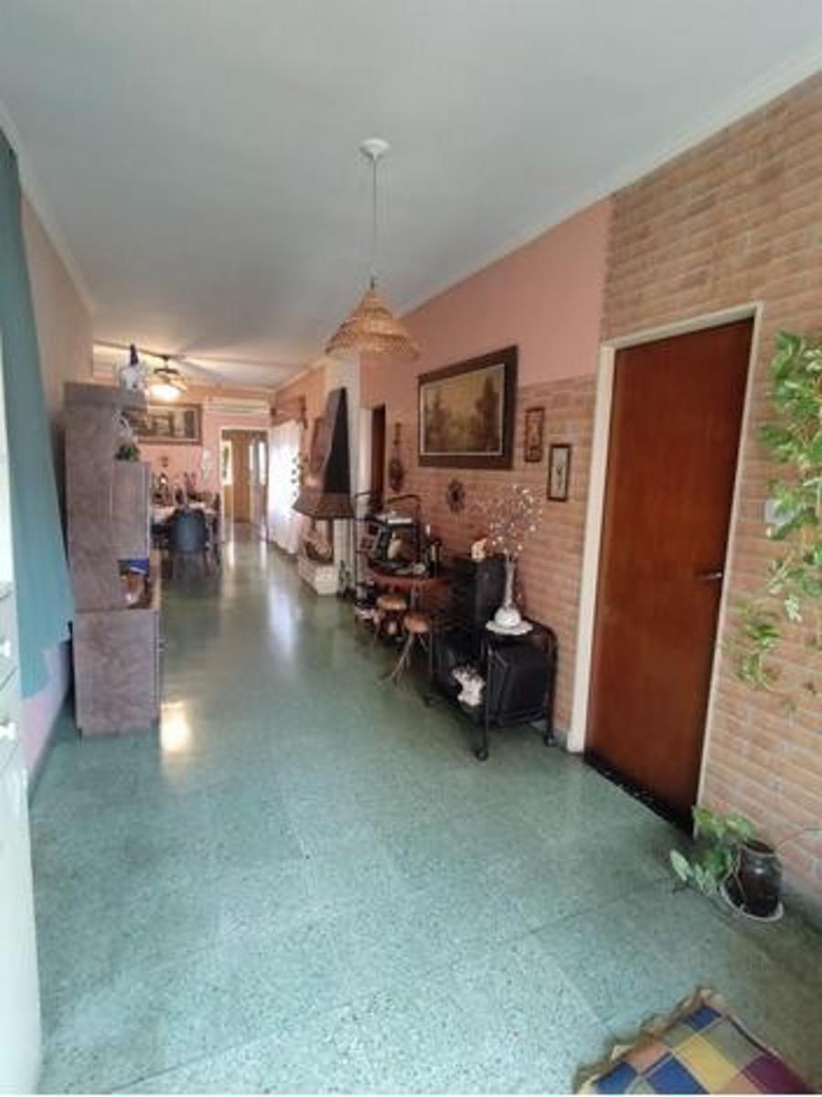 CASA EN BLOQUE SOBRE LOTE DE 8.66 X 37.60