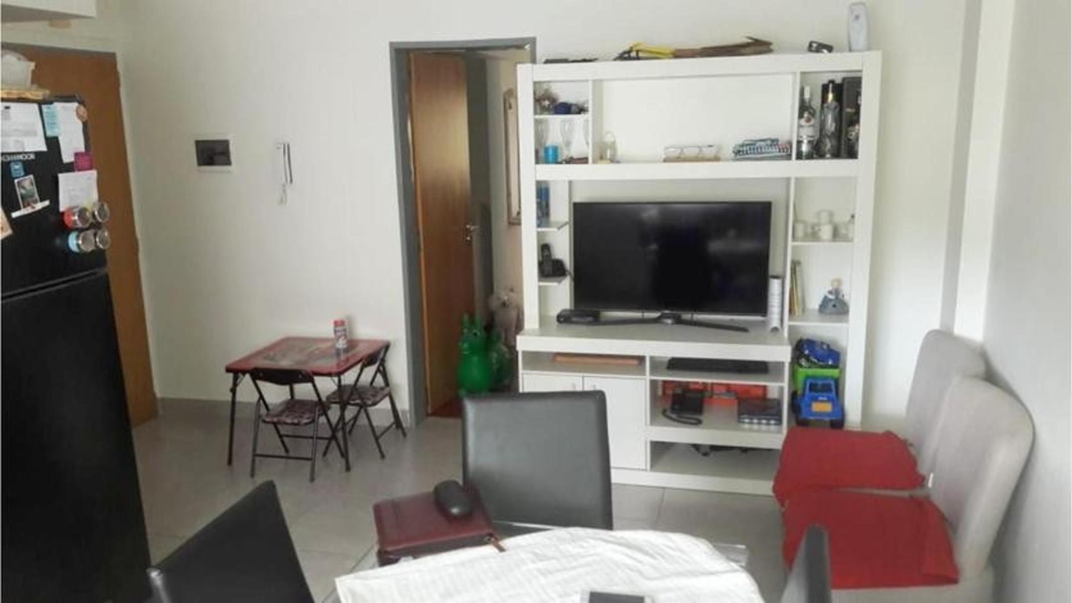 IMPECABLE DEPARTAMENTO DE 2 AMB CON COCHERA EN EXCELENTE ZONA