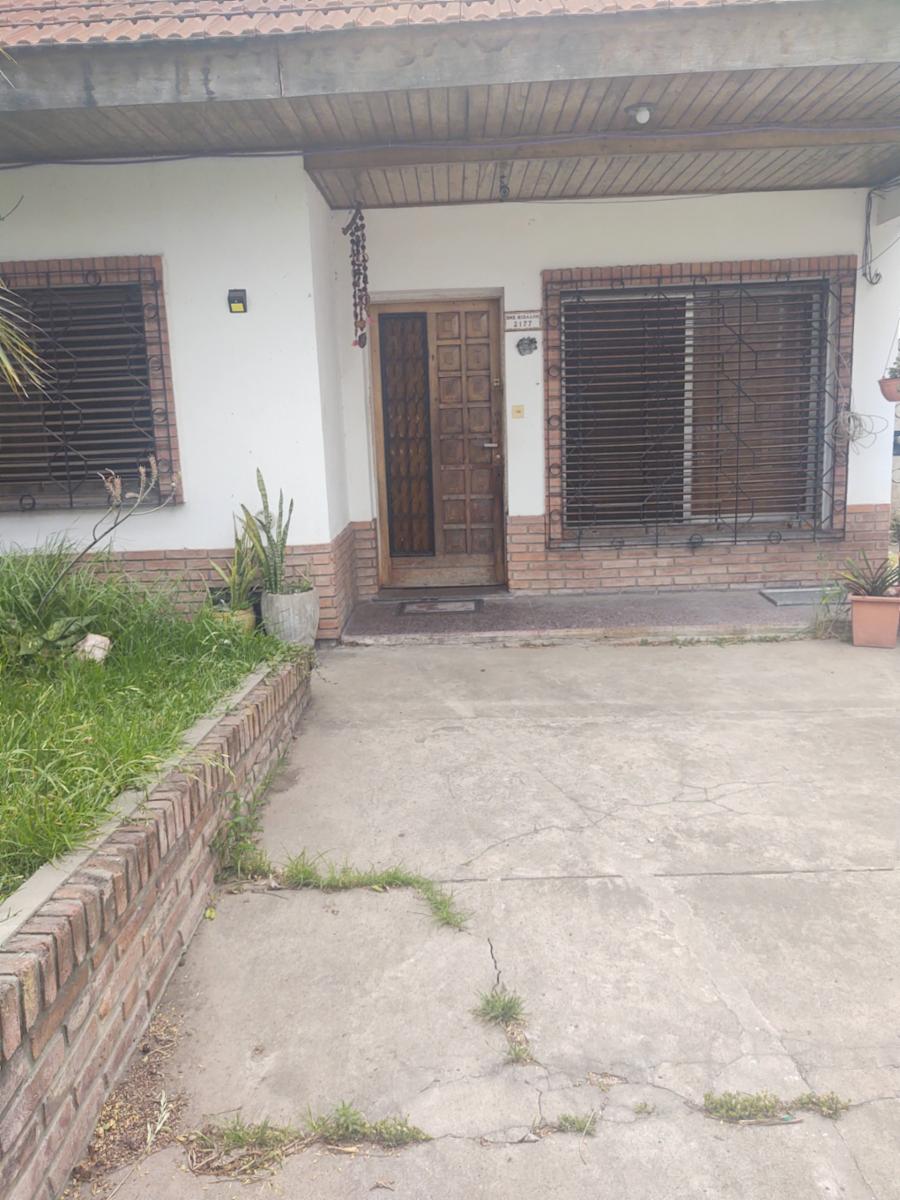 CHALET EN DOS PLANTAS EN EXCELENTE ZONA EN CASTELAR — foto 4