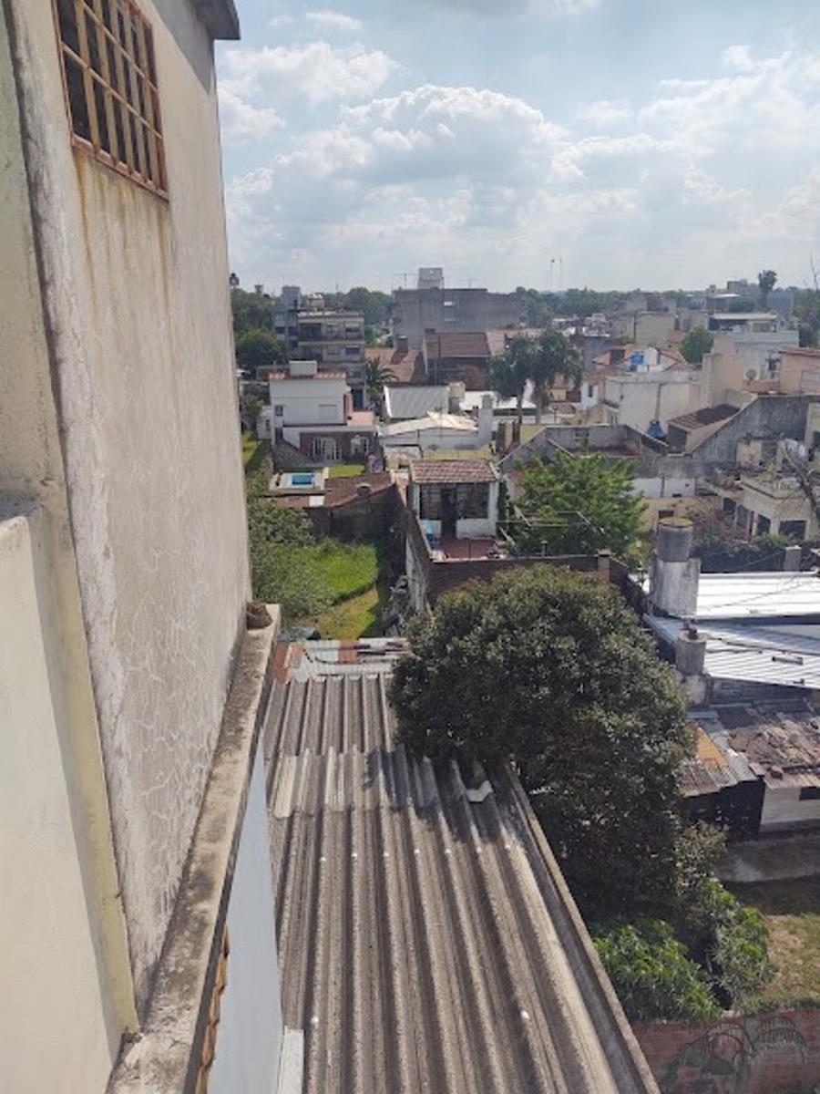 EDIFICIO DE DOS PISOS EN BLOQUE