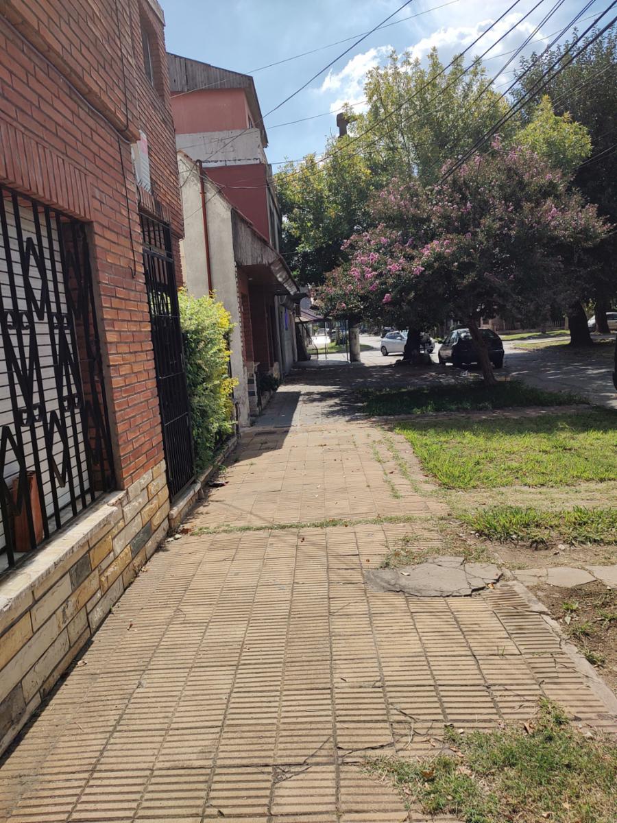 HERMOSO Y AMPLIO CHALET 6 AMB. CON GRAN FONDO CON PISCINA. — foto 3