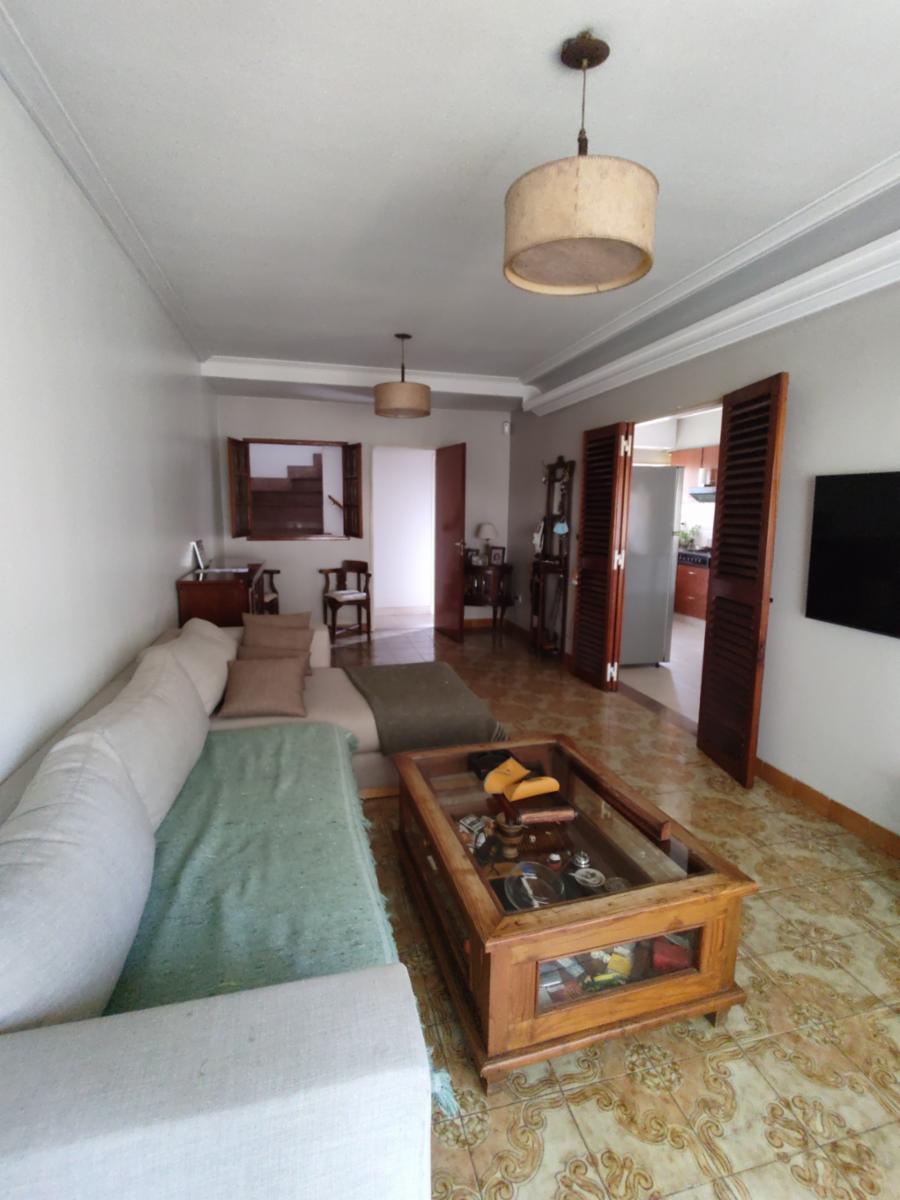 HERMOSO Y AMPLIO CHALET 6 AMB. CON GRAN FONDO CON PISCINA. — foto 4