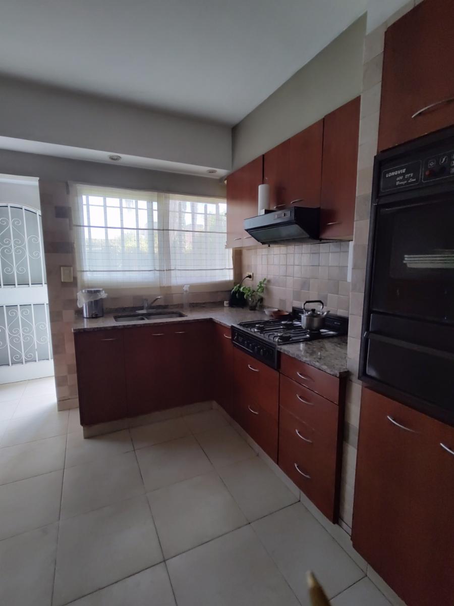 HERMOSO Y AMPLIO CHALET 6 AMB. CON GRAN FONDO CON PISCINA. — foto 6