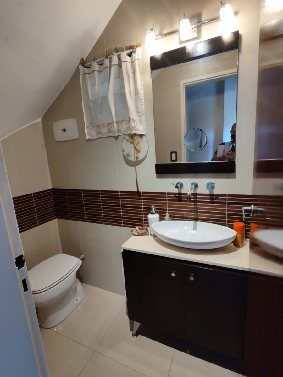 HERMOSO Y AMPLIO CHALET 6 AMB. CON GRAN FONDO CON PISCINA. — foto 14