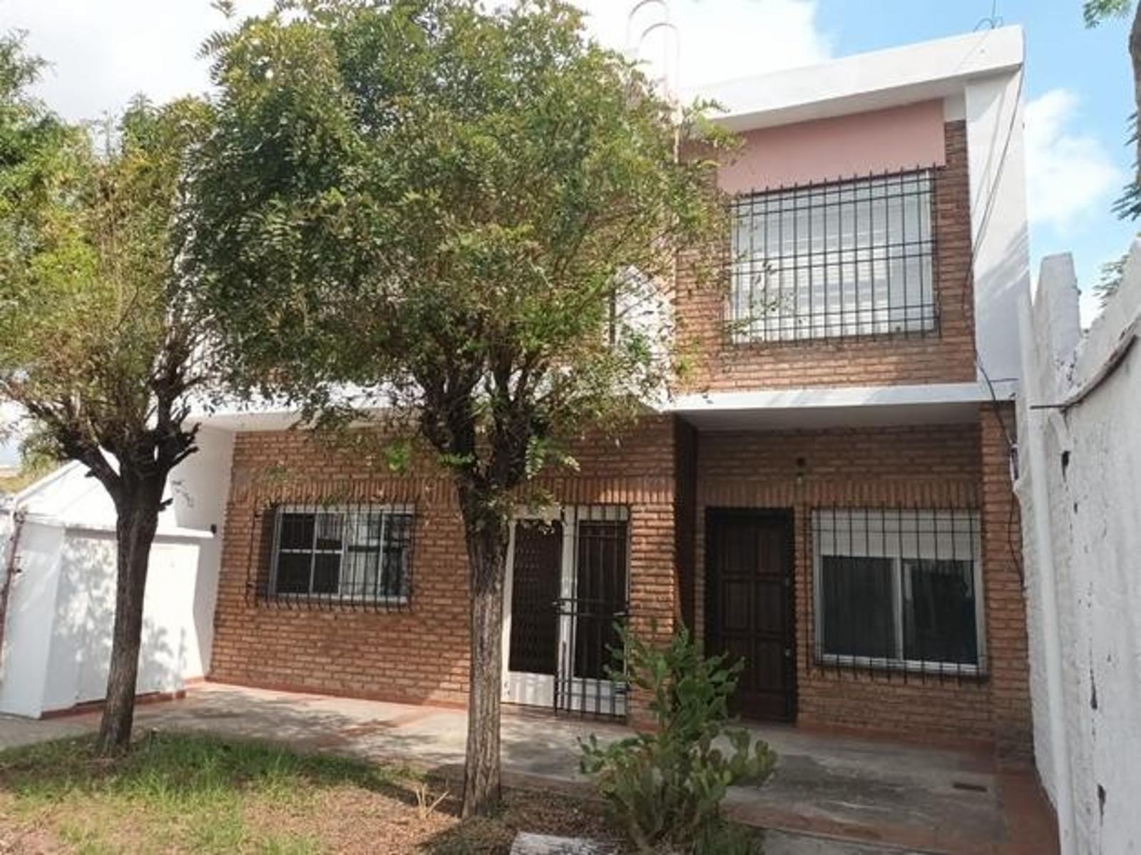 AMPLIO PH 3 AMB. EN 2 PLANTAS CON PATIO INTERNO