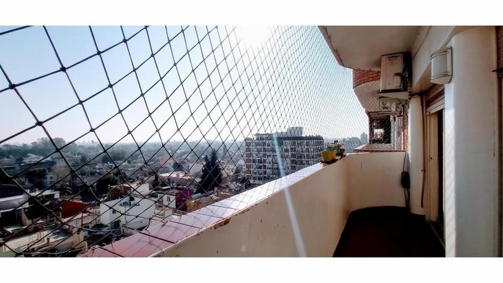 DEPTO TRES AMBIENTES CON BALCÓN Y COCHERA