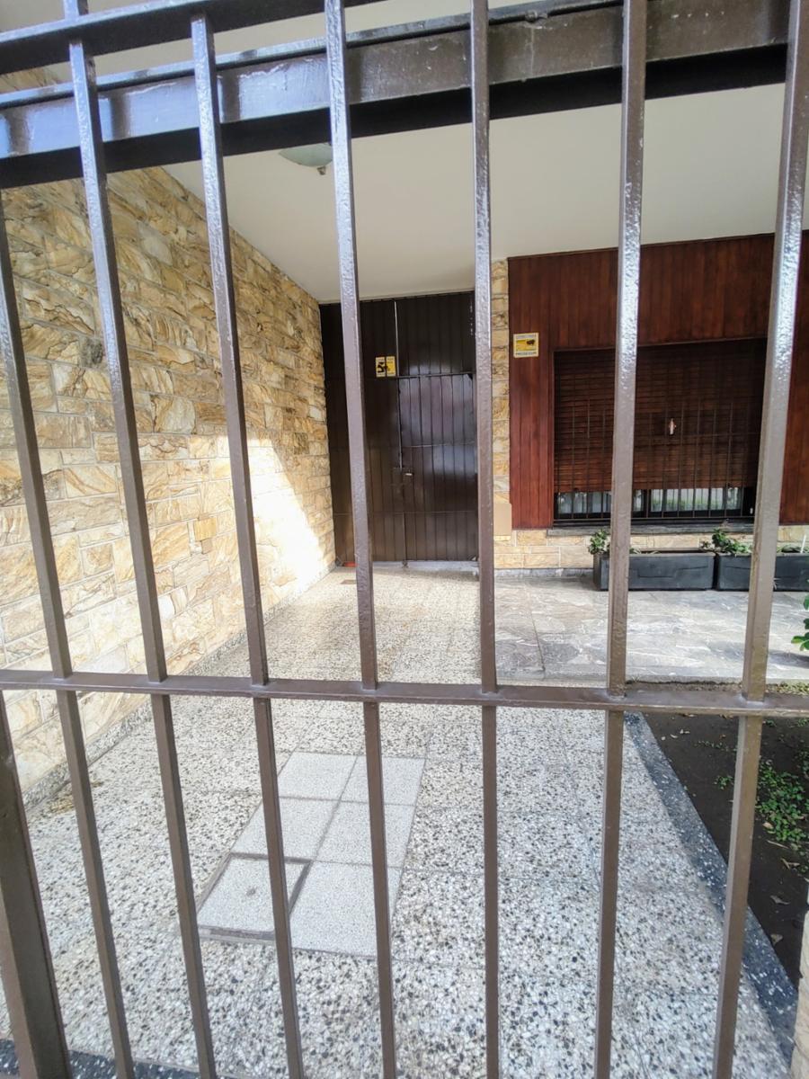 Casa Venta 6 Ambientes Pileta Jardin Haedo Moron
