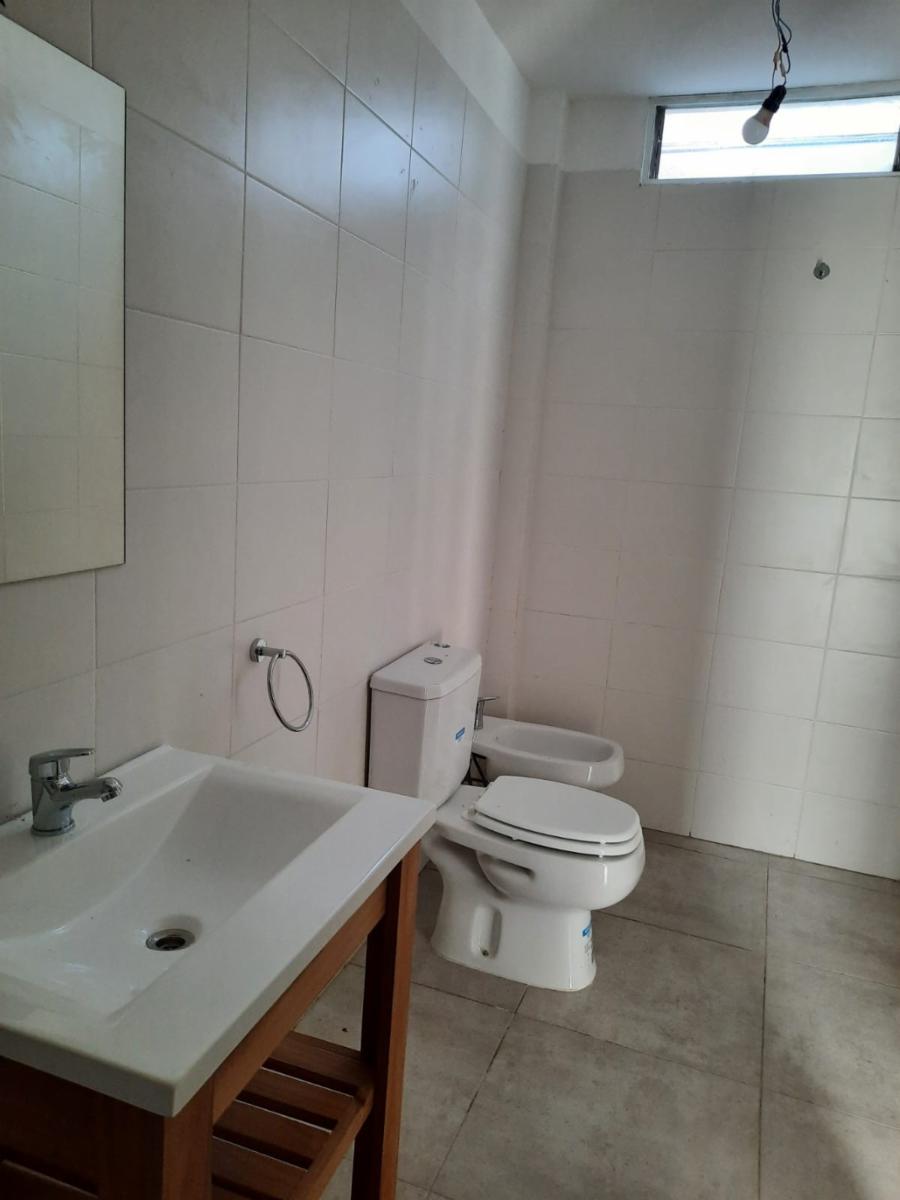 EXCELENTE CASA, RECICLADA A NUEVA,4 AMB. A ESTRENAR — foto 2