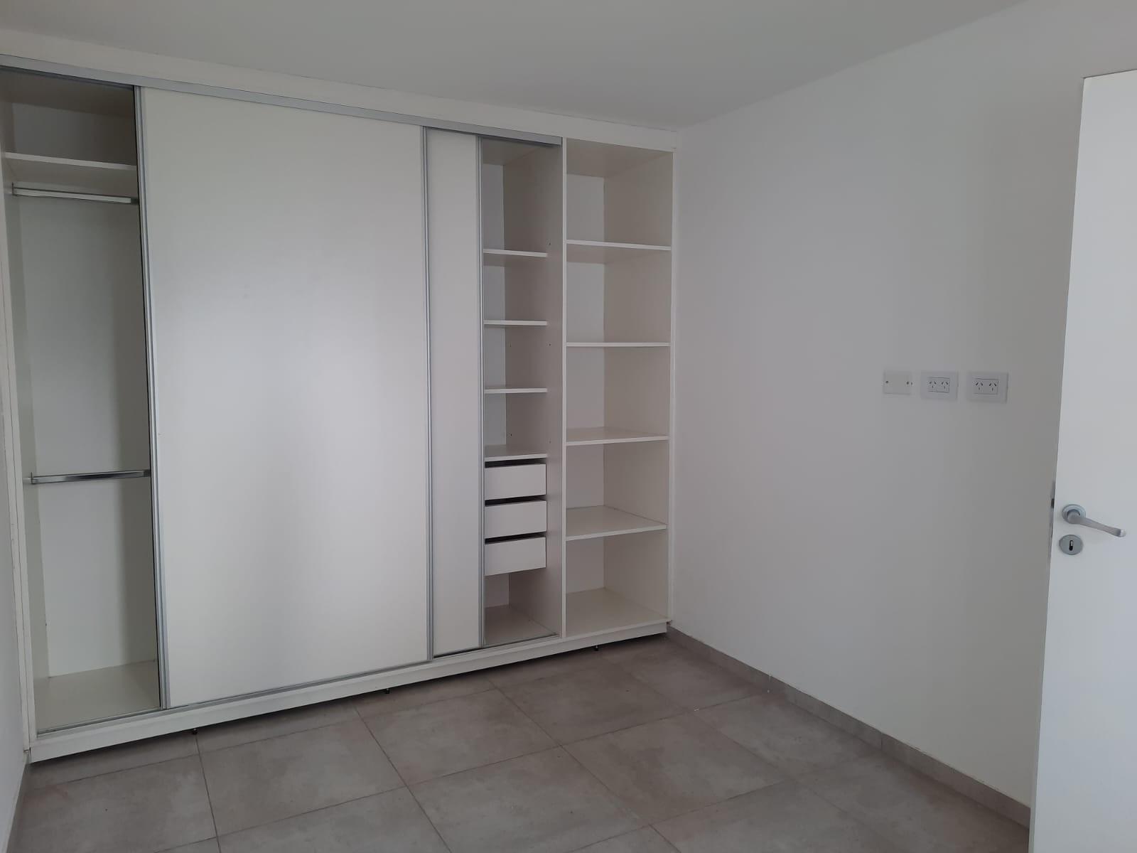 EXCELENTE CASA, RECICLADA A NUEVA,4 AMB. A ESTRENAR — foto 4