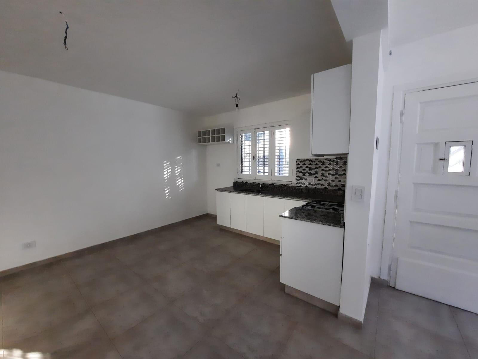 EXCELENTE CASA, RECICLADA A NUEVA,4 AMB. A ESTRENAR — foto 10