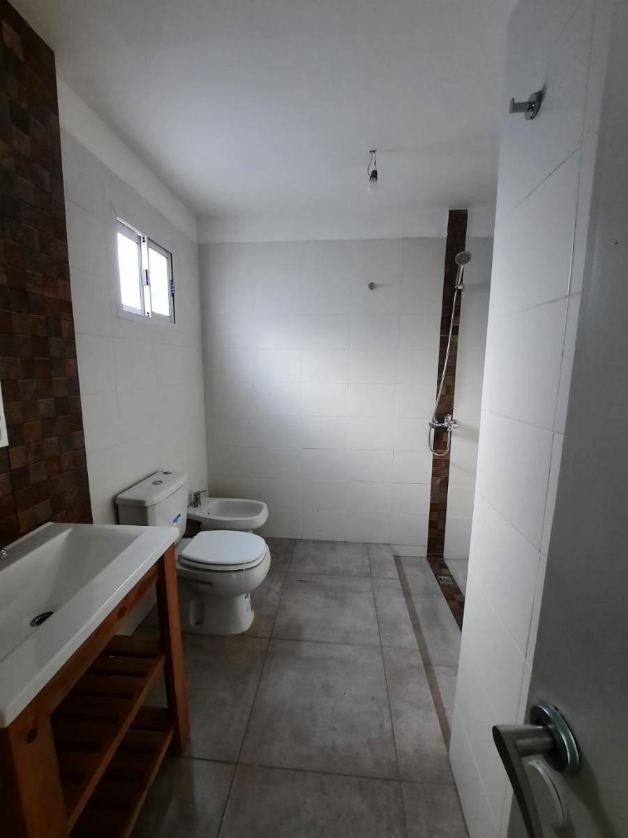 EXCELENTE CASA, RECICLADA A NUEVA,4 AMB. A ESTRENAR — foto 11