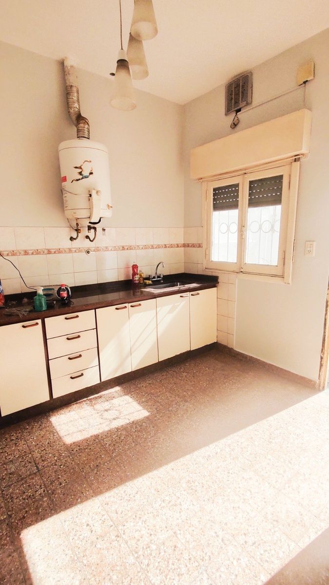 Casa Americana De 5 Ambientes Con Cochera — foto 2