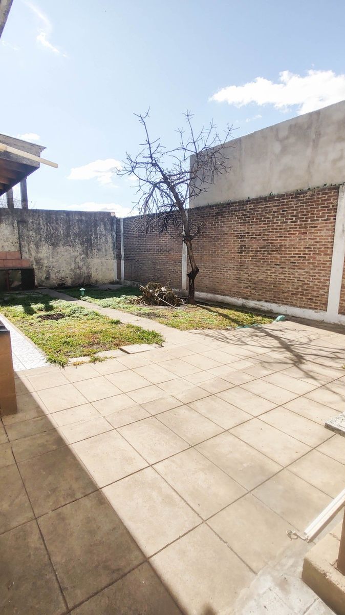 Casa Americana De 5 Ambientes Con Cochera — foto 8