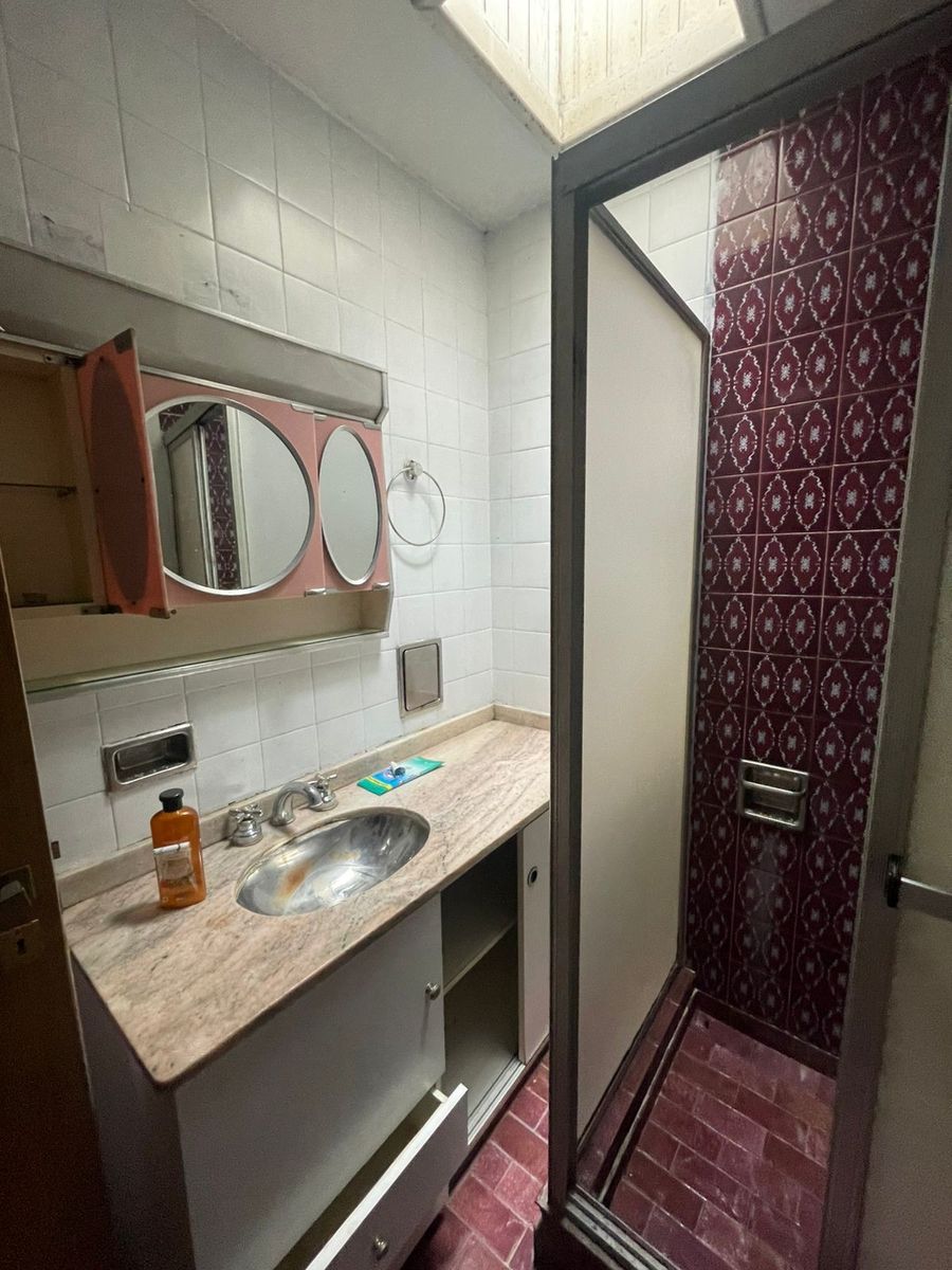 Casa con jardín y cochera - Oportunidad para modernizar — foto 2