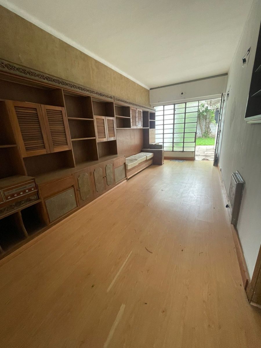 Casa con jardín y cochera - Oportunidad para modernizar — foto 5