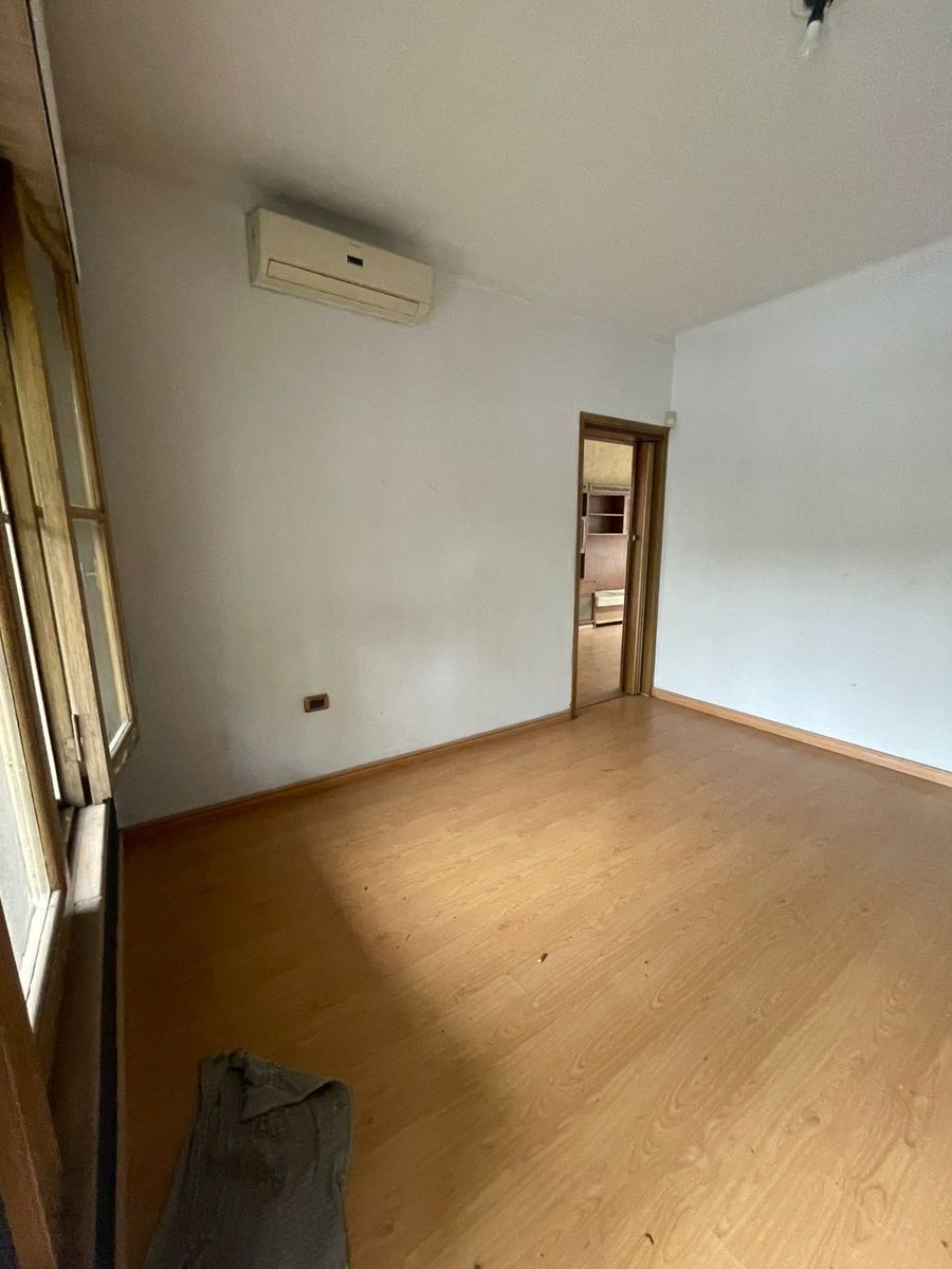 Casa con jardín y cochera - Oportunidad para modernizar — foto 8