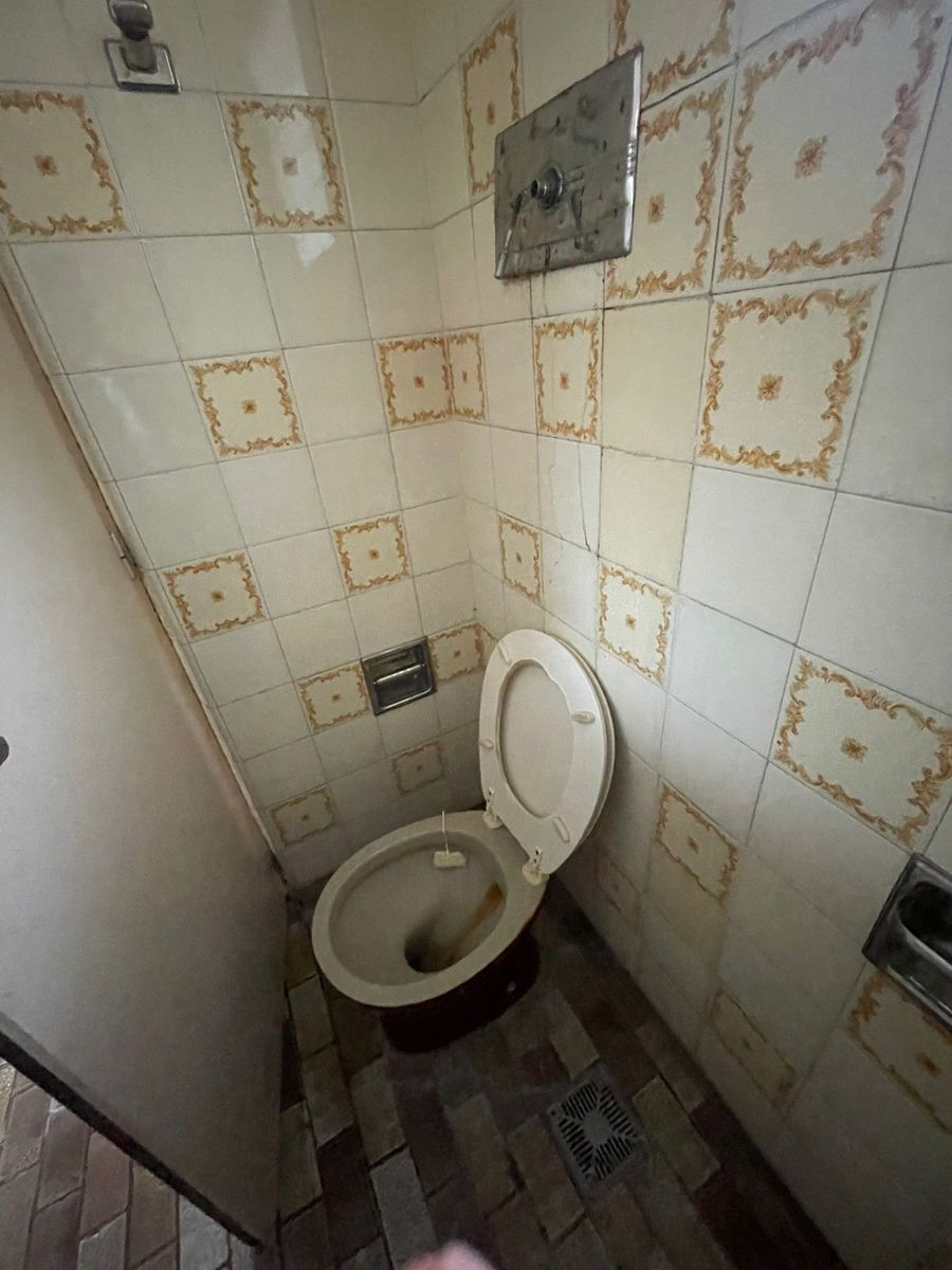 Casa con jardín y cochera - Oportunidad para modernizar — foto 9