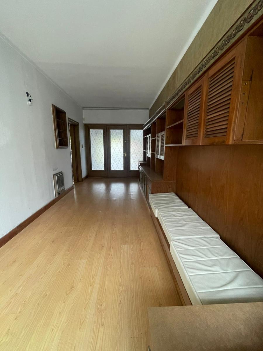 Casa con jardín y cochera - Oportunidad para modernizar — foto 10