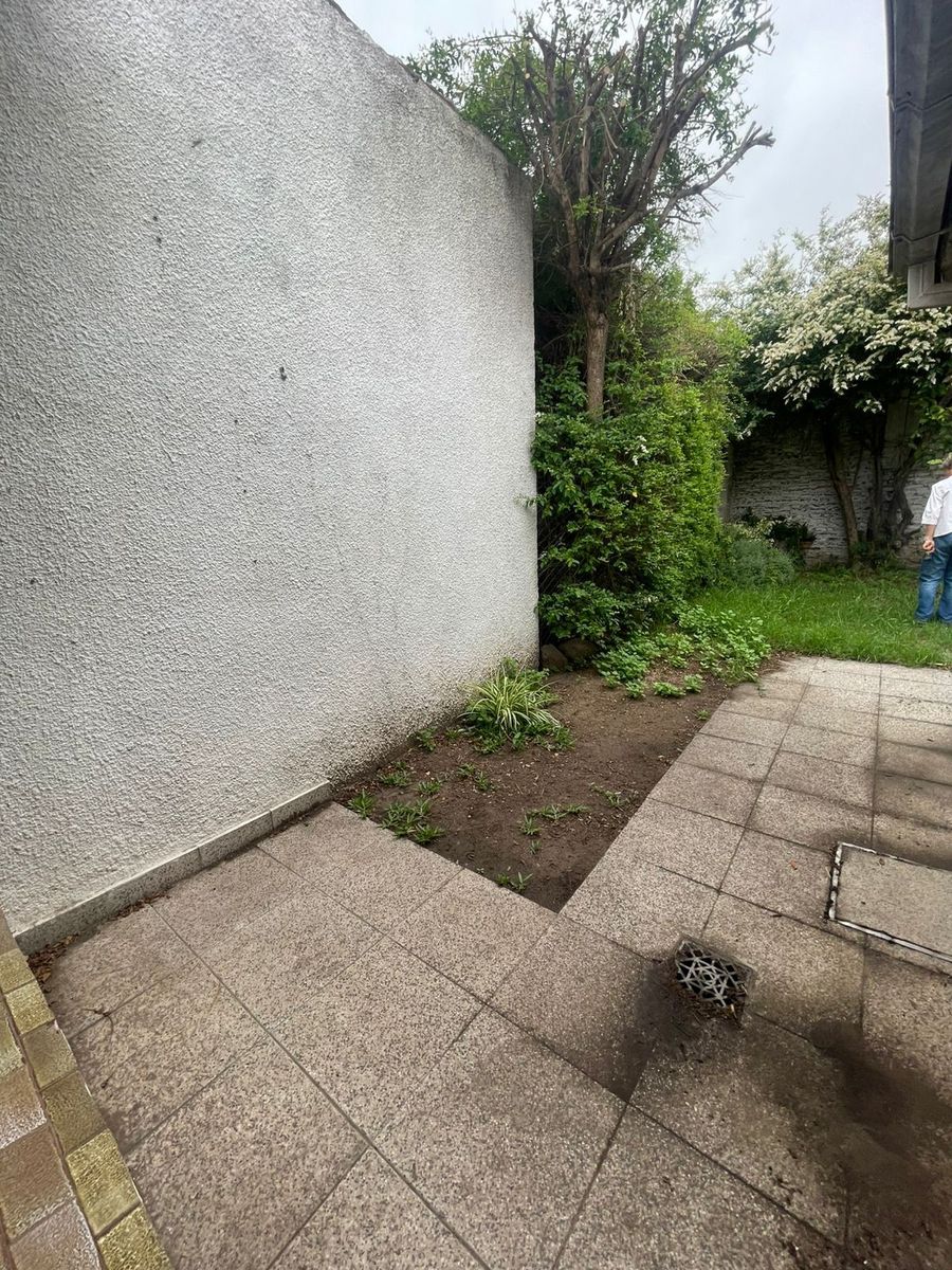 Casa con jardín y cochera - Oportunidad para modernizar — foto 11
