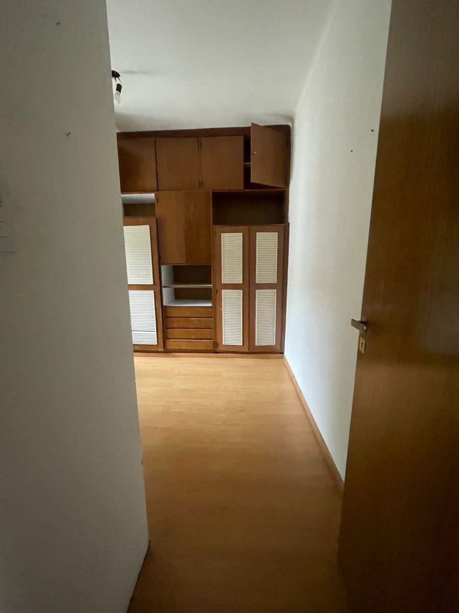 Casa con jardín y cochera - Oportunidad para modernizar — foto 13