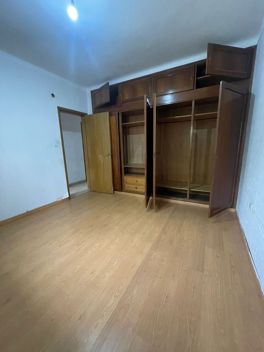 Casa con jardín y cochera - Oportunidad para modernizar — foto 14