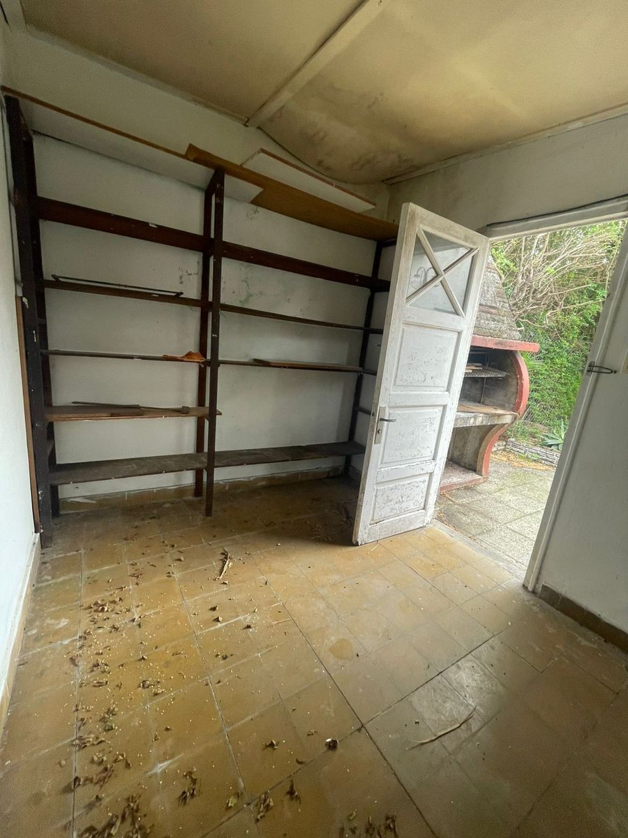 Casa con jardín y cochera - Oportunidad para modernizar — foto 15
