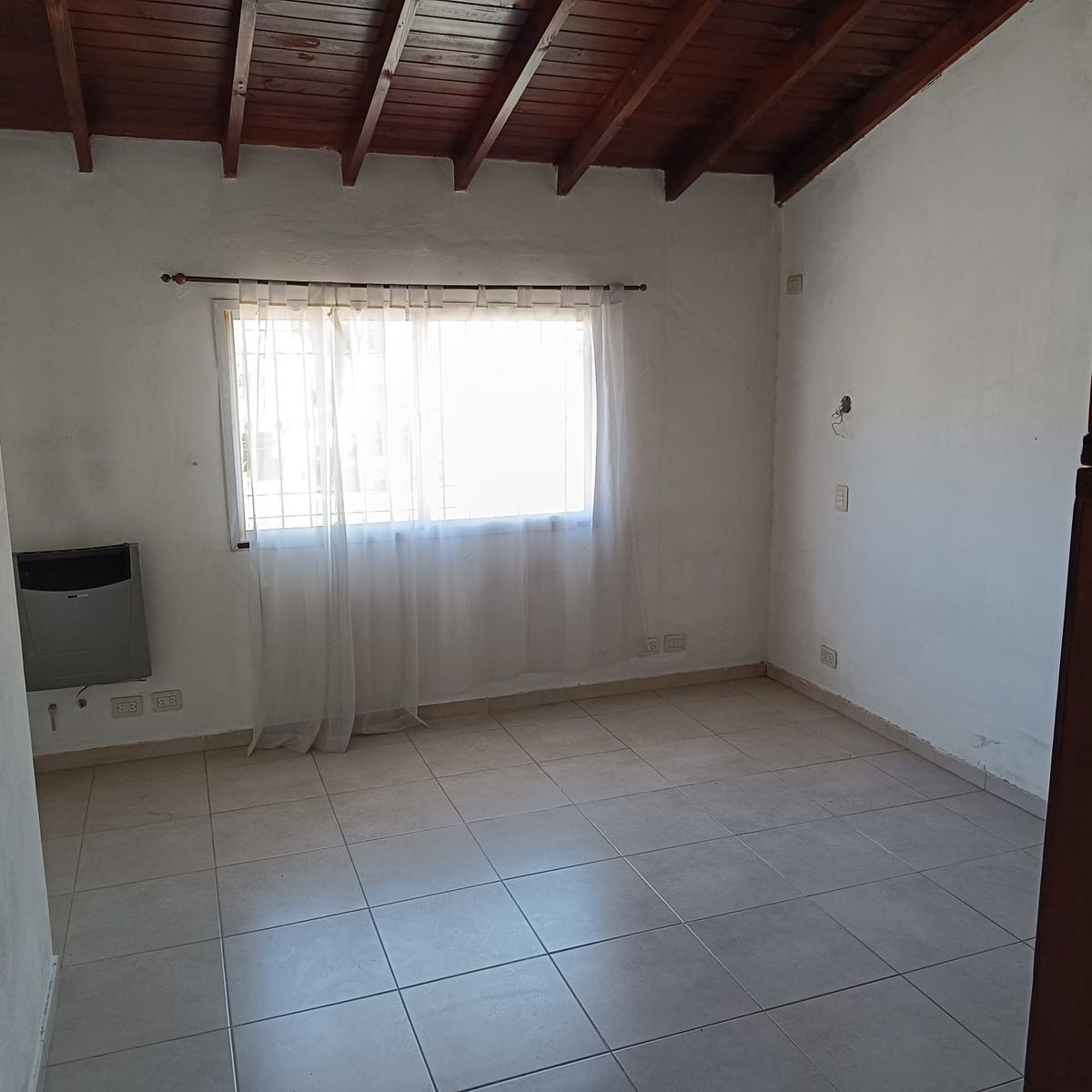Casa de 5 Ambientes con Doble Entrada y Gran Fondo — foto 5