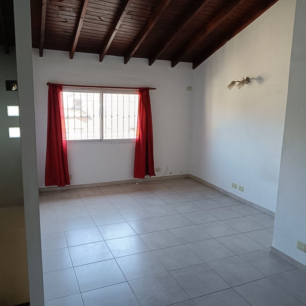 Casa de 5 Ambientes con Doble Entrada y Gran Fondo — foto 7