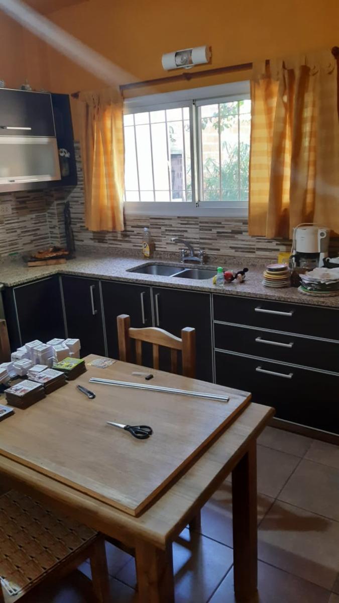 VILLA LUZURIAGA - Excelente Casa Americana 3 Amb sobre lote 10x30 — foto 9