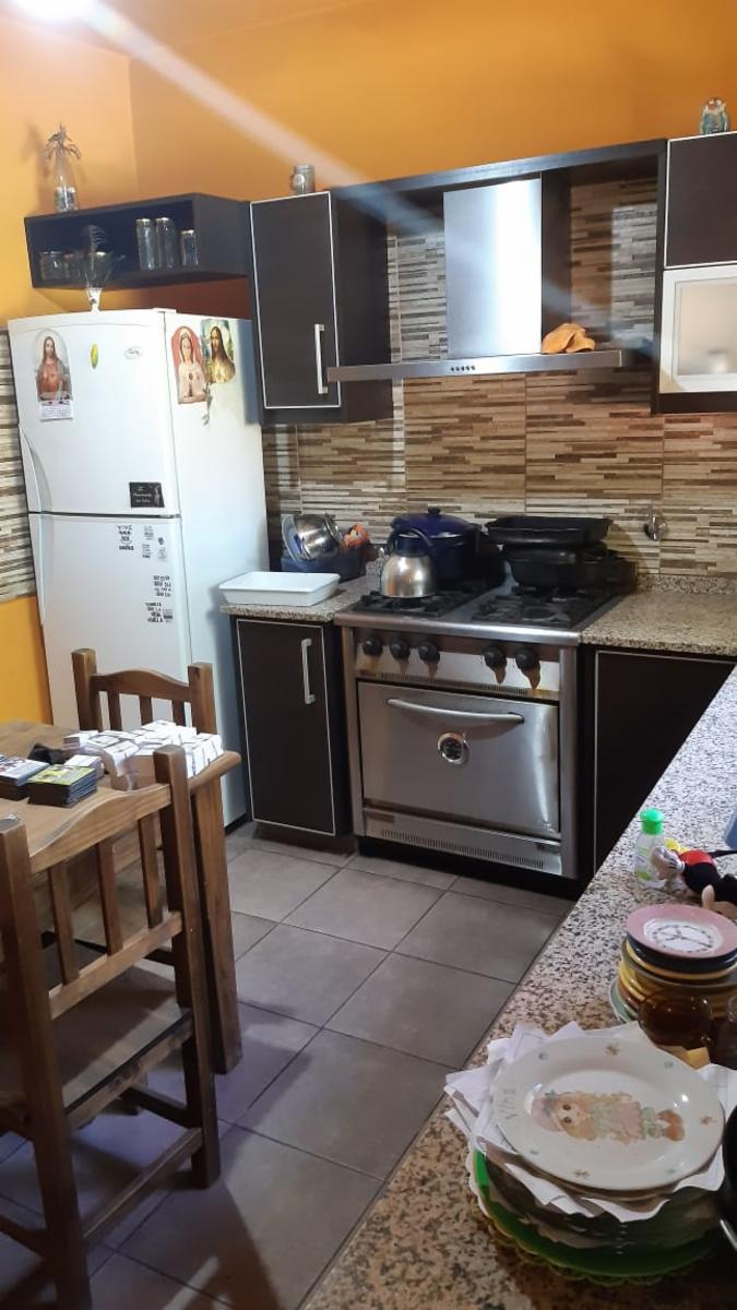 VILLA LUZURIAGA - Excelente Casa Americana 3 Amb sobre lote 10x30 — foto 11