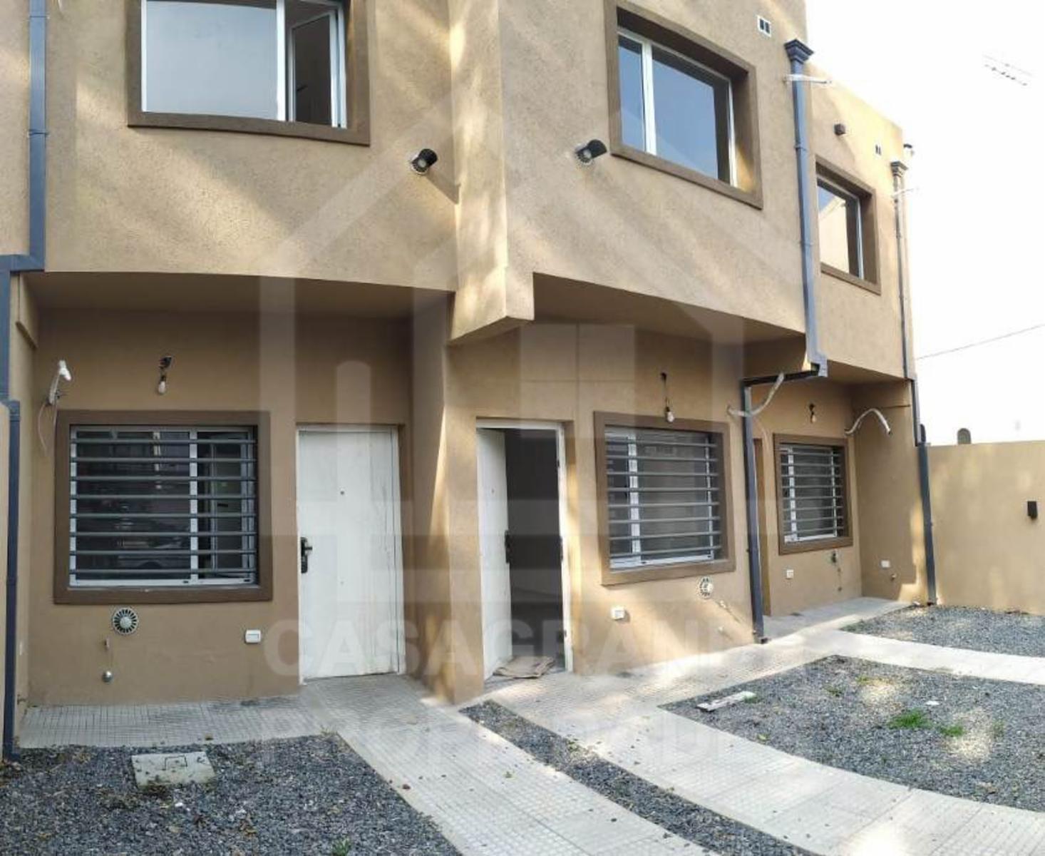 EXCELENTE DUPLEX EN VENTA — foto 3