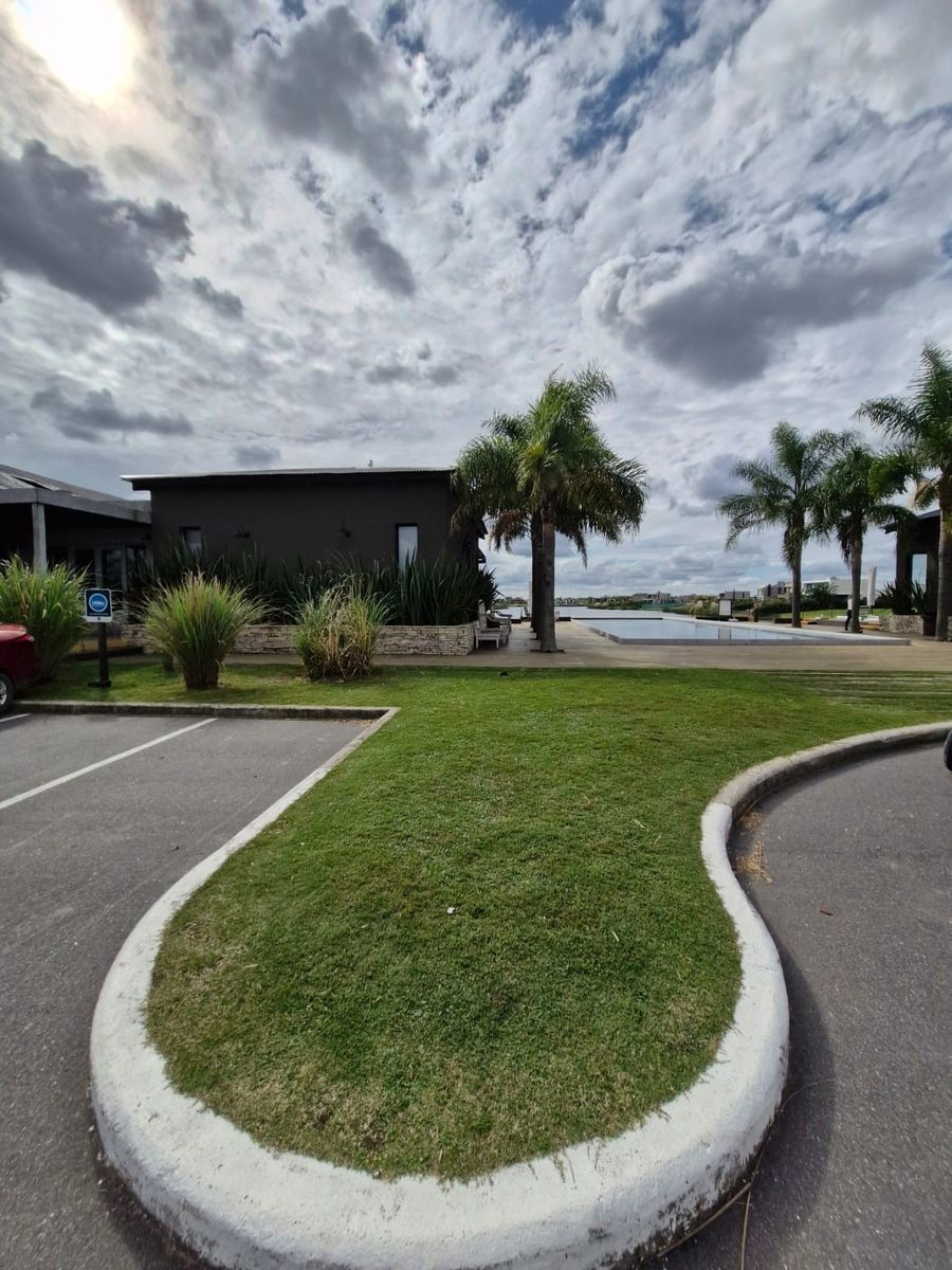 HERMOSO LOTE AL RIO- 900M2