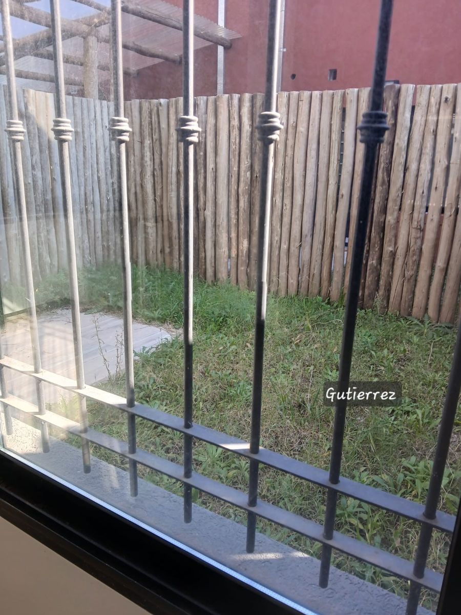 VENTA DEPARTAMENTO 3 AMBIENTES TIPO DÚPLEX CON JARDÍN. ESPACIO PARA AUTO - 1