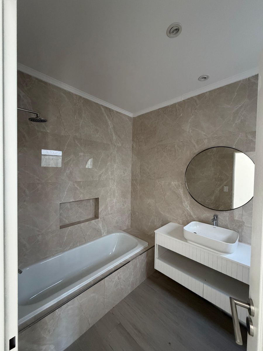 CASA 4 DORMITORIOS- A LA LAGUNA- MUELLE PROPIO- GALERIA - PILETA - 3