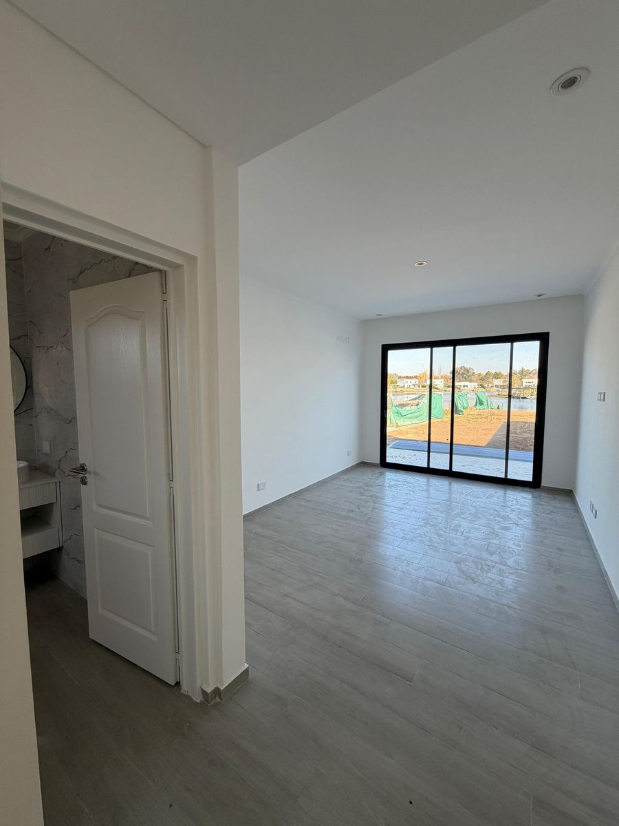 CASA 4 DORMITORIOS- A LA LAGUNA- MUELLE PROPIO- GALERIA - PILETA - 6