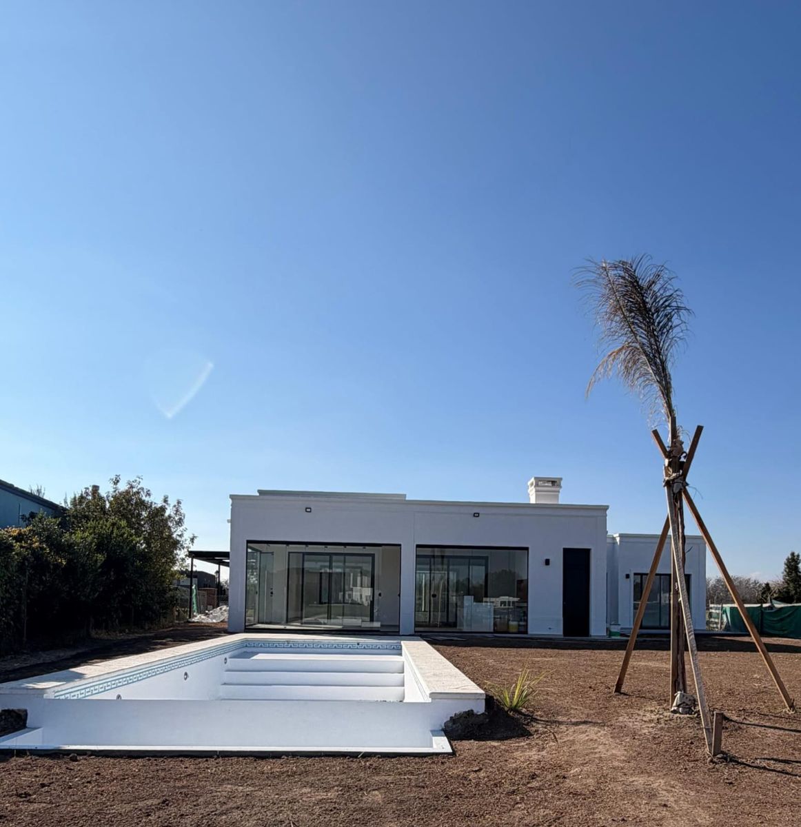 CASA 4 DORMITORIOS- A LA LAGUNA- MUELLE PROPIO- GALERIA - PILETA - 9