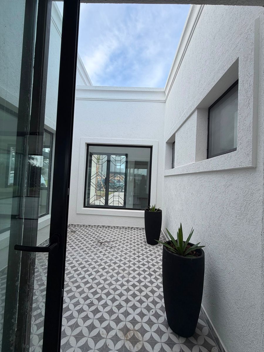 CASA 4 DORMITORIOS- A LA LAGUNA- MUELLE PROPIO- GALERIA - PILETA - 13