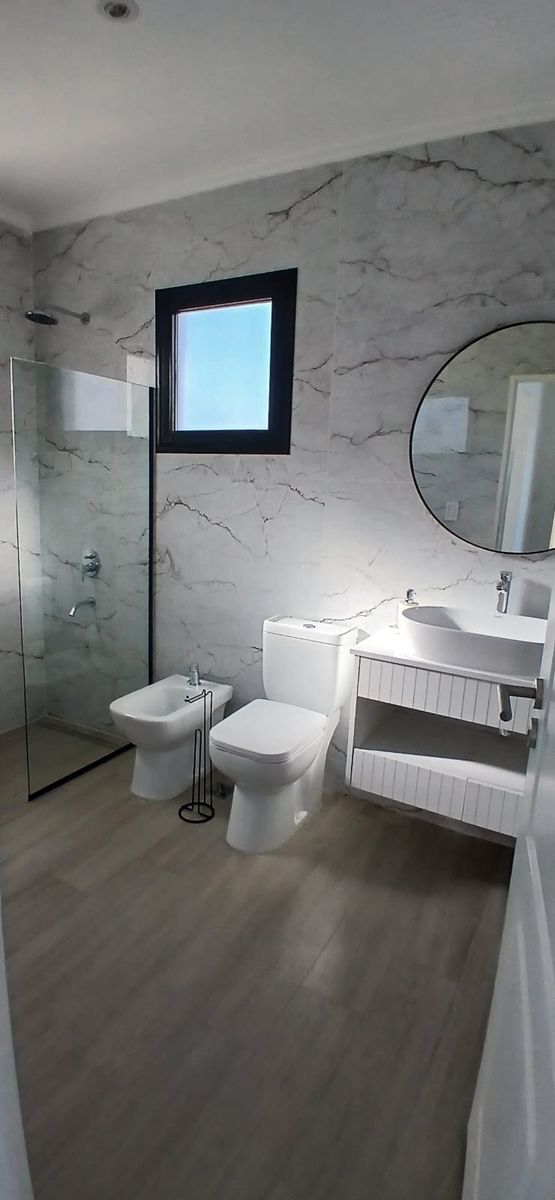 CASA 4 DORMITORIOS- A LA LAGUNA- MUELLE PROPIO- GALERIA - PILETA - 19