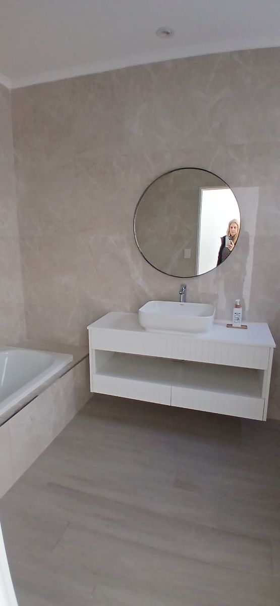 CASA 4 DORMITORIOS- A LA LAGUNA- MUELLE PROPIO- GALERIA - PILETA - 21