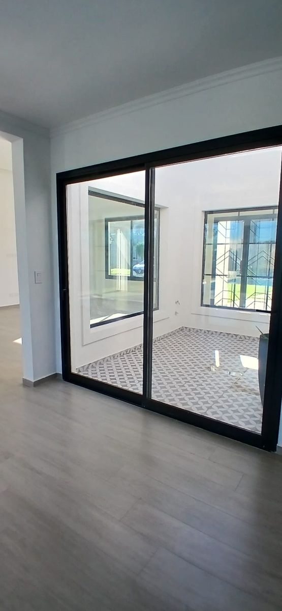 CASA 4 DORMITORIOS- A LA LAGUNA- MUELLE PROPIO- GALERIA - PILETA - 22
